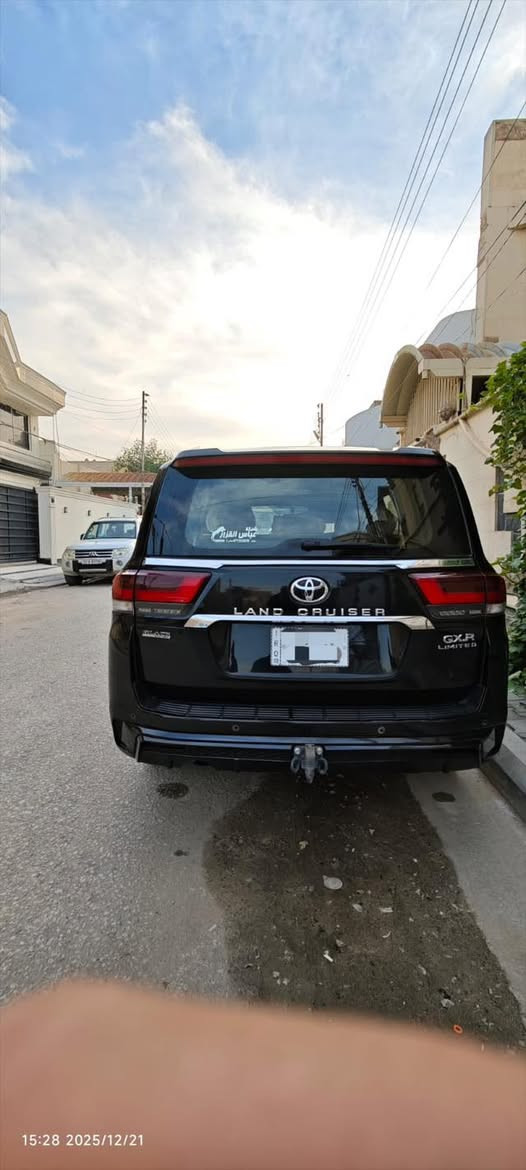 لاندكروز لمتدد للبيع او مراوس بموديل اقل
* ⁠الموديل : 2024ساز 

* كفالة عامة 

* ⁠الفئة: GXR / LIMTE  بلاك اديشن * ⁠اللون اسود رقم بغداد 

* ⁠العداد 55000 )

داخل جلد 

اسودواحمر بلادي * 

* ⁠محرك  6 سلند (4000)  

* ⁠لد شباك امامي 

* ⁠دوسات جانبية نيكل ضوئية 

* ⁠سبايدر شمعة

*لحاية) 

* 

* ⁠بصمة تشغيل بصمات ابواب عدد (5) 

* سيارة ملغلفة PPf ب كامل ضمان 10 سنوات 

* ⁠شاشة امامية كبيرة 

* شاشات خلفية عدد (2)

* ⁠كامرات عدد 4 (360 درجة) 

* ⁠فتحة سقف (سلايت) 

* ⁠كراسي الامامية كهرباء 

* كراسي الامامية  تدفئة تبريد 

* ⁠مقاعد (7) راكب دفع رباعي (4 * 4) 

* ⁠ثلاجة وسطية جنطة كهرباء 

* ⁠تبريد شاشة شاحن 

* طفاية  

* ⁠حساس امامي خلفي 

* ⁠مري طي كهرباء 

* ⁠وباقي مواصفاتGXR المتد المعروفة 

* رقم بغداد بأسمي
السعر 74.000 
* 
 للاستفسار هاتف ***********
