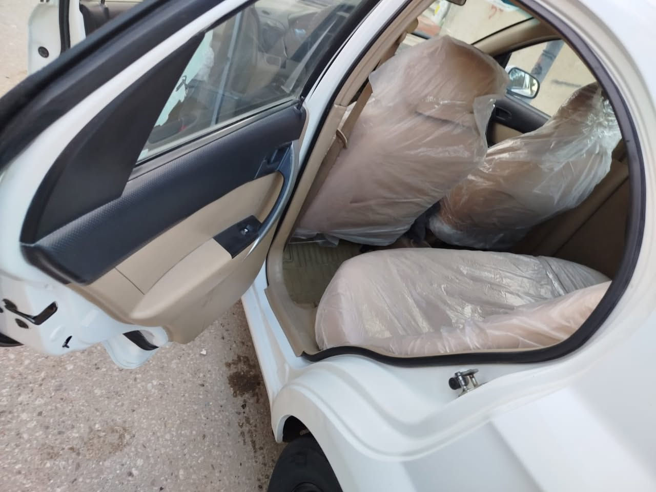 السلام عليكم افيو موديل 2011خليجي محرك مفتوح اوتماتيك السياره بيها بخار السونار مرفق بالصور مكلف بل نشرمكان السياره نجف   هاذه رقم راعيها  ***********
