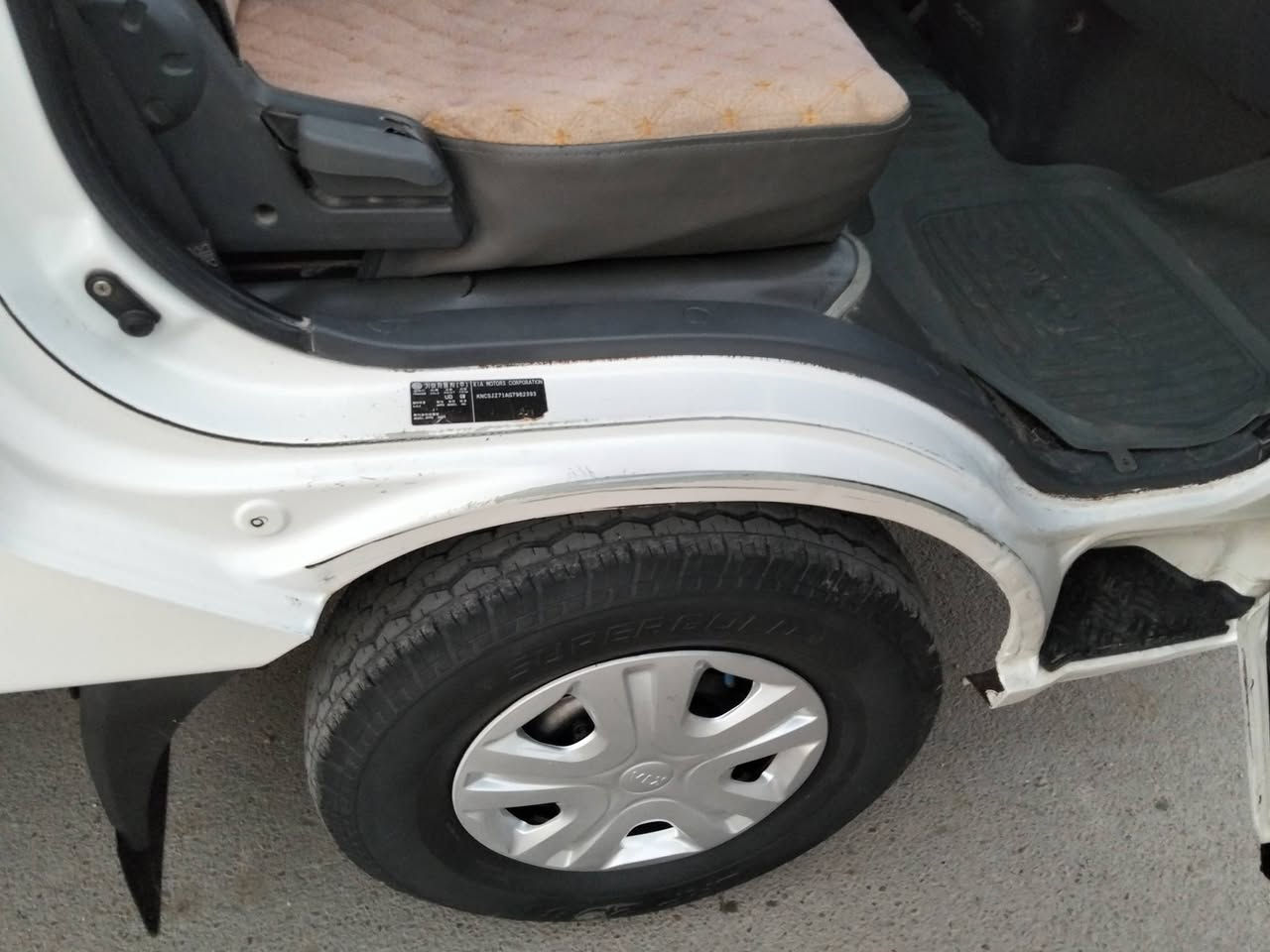 كيا حمل مفتوح موديل 2016 رقم بغداد الماني مكينه 2700جديده لا صرف ولا بخار ولا تنقيص وكير ومكينه واكسل وشاصي ورقم شاصي كل مكفول تخم تاير جديد سياره جاهزة وجديده السياره مكفوله كفاله عامه لا ضربه ولا صبغ ولا تبديل عد بارد قليل وصبغ دوسه وحده العنوان بغداد البلديات السعر 118وبيه مجال بسيط الرقم ***********
