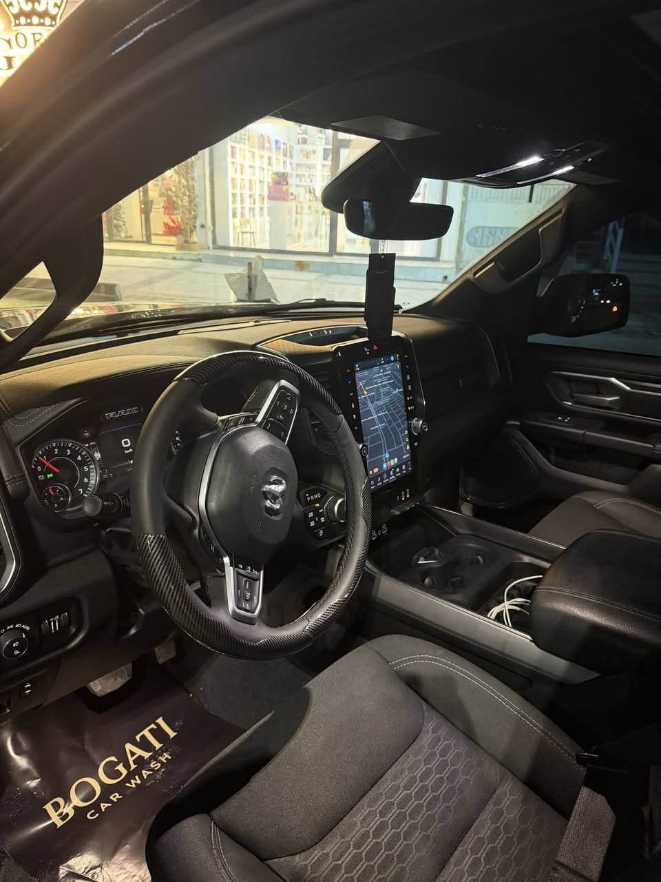 دوج رام بك هورن
بانوراما
رادار 
فور ويل 
محرك 6+توين توربو
مرايه شفط
كشنات تدفئه وتبريد استيرن هم
رقم اربيل بيها كتاب تضليل هم
سياره لوك بوضع شركه ماشيه 7000
صور حادث موجود بل منشور
تفاصيل اكثر خابرني او راسل /***********
