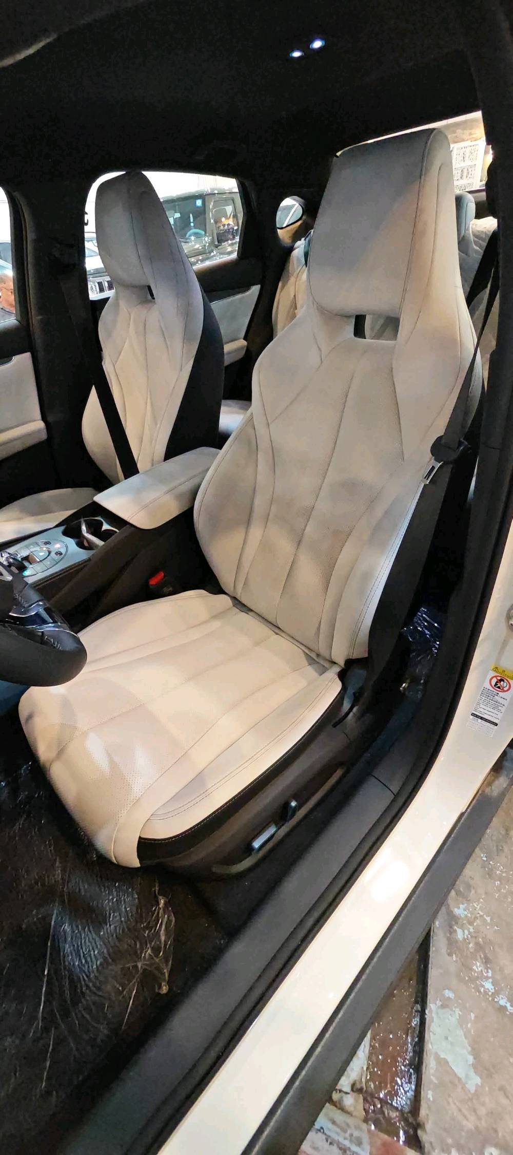 سيل 6 نص فول لون ابيض وداخل ابيض زيرو ما ماشيه بطاريه جبيره مامرقمه منزل بيه كل التطبيقات مكاني بغداد 
للاستفسار ***********
ما هو موديل السيارة بالضبط؟: 
2025
أين موقع السيارة حالياً داخل العراق؟: 
بغداد بنوك 
هل السيارة جديدة أم مستعملة؟: 
جديده
هل هناك إمكانية للتفاوض على السعر؟: 
لا 