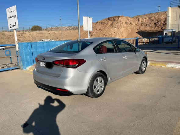 السلام عليكم 
كيا فورتي موديل 2017
بدون حادث فقط بخ ثلاث قطع. 
كلشي بيه سليم 
ماشية فقط 118 
السيارة شمالية وبأسمي و شرط التحويل او الوكالة
السعر 120
رقمي ***********
