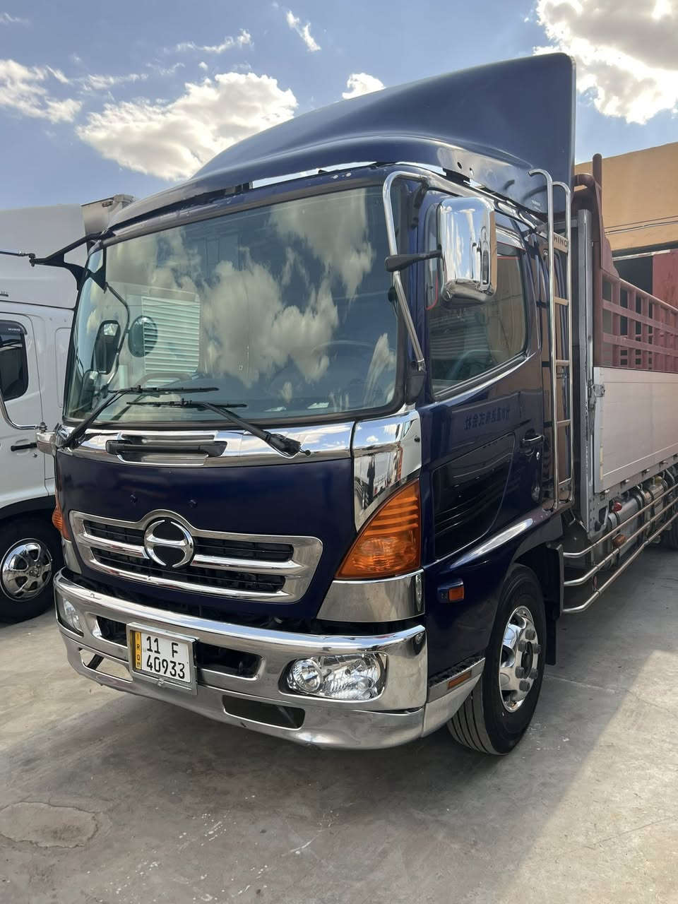 السلام عليكم سياره للبيع موديل 2021
مكينه 5 سلندر سته وربع بلادي رقم بغداد السيارة 

جاهزه كبل للشقل العنوان واسط الصويرة ***********
