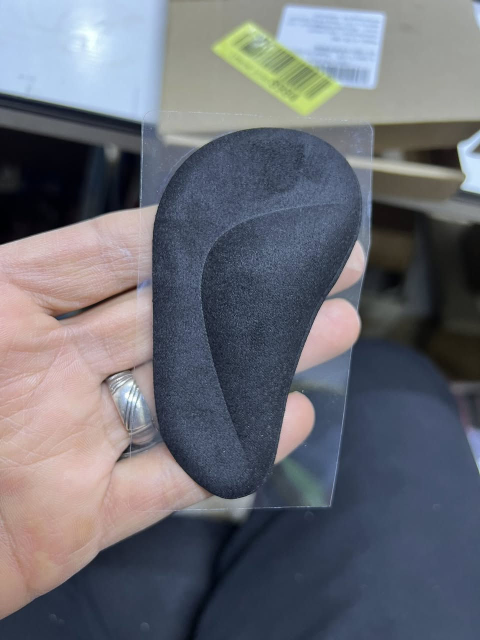 ا المنتج عبارة عن نعل داخلي لدعم قوس القدم (Arch Support Insole) مصمم لتوفير الراحة وتخفيف الآلام. 
الوظيفة: دعم قوس القدم، وتخفيف الضغط وآلام القدم. 
الاستخدام: مناسب للأشخاص الذين يعانون من القدم المسطحة (Flat Feet) أو التهاب اللفافة الأخمصية. 
التصميم: يأتي عادة بتصميم 3/4 طول ليتناسب مع معظم الأحذية.


**إذا كنت صاحب هذا الإعلان وتريد حذفه لأي سبب، رجاءا أرسل رسالة إلى الدعم الفني**