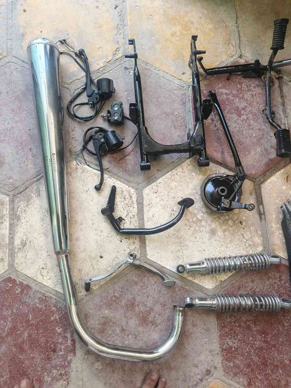 غراض ربعه كير البيع 
ماشه  مال ربيدو أصلي سعر ٧ ألف 
صالنصه كاتم ٢٠١١ سعر ١٠ ألف 
دبلات خلفي مال نامه شغالات سعر ٨ ألف 
سدر انتنس أصلي  سعر ١٨ ألف 
يدات كهربائيات شركت نتنس سعر ٦ ألف 
دوست بريك سعر ٢ ألف 
طبله بريك كامله هيه وشيش مالته سعر ٤ الف 
دواسات محرك وستانه صفح سعر ٤ الف
يدت نمر ب ٢ ألف 
ليت شغال بس عالي بيض ب ١ ألف + طبر باز ب١ للف


**إذا كنت صاحب هذا الإعلان وتريد حذفه لأي سبب، رجاءا أرسل رسالة إلى الدعم الفني**