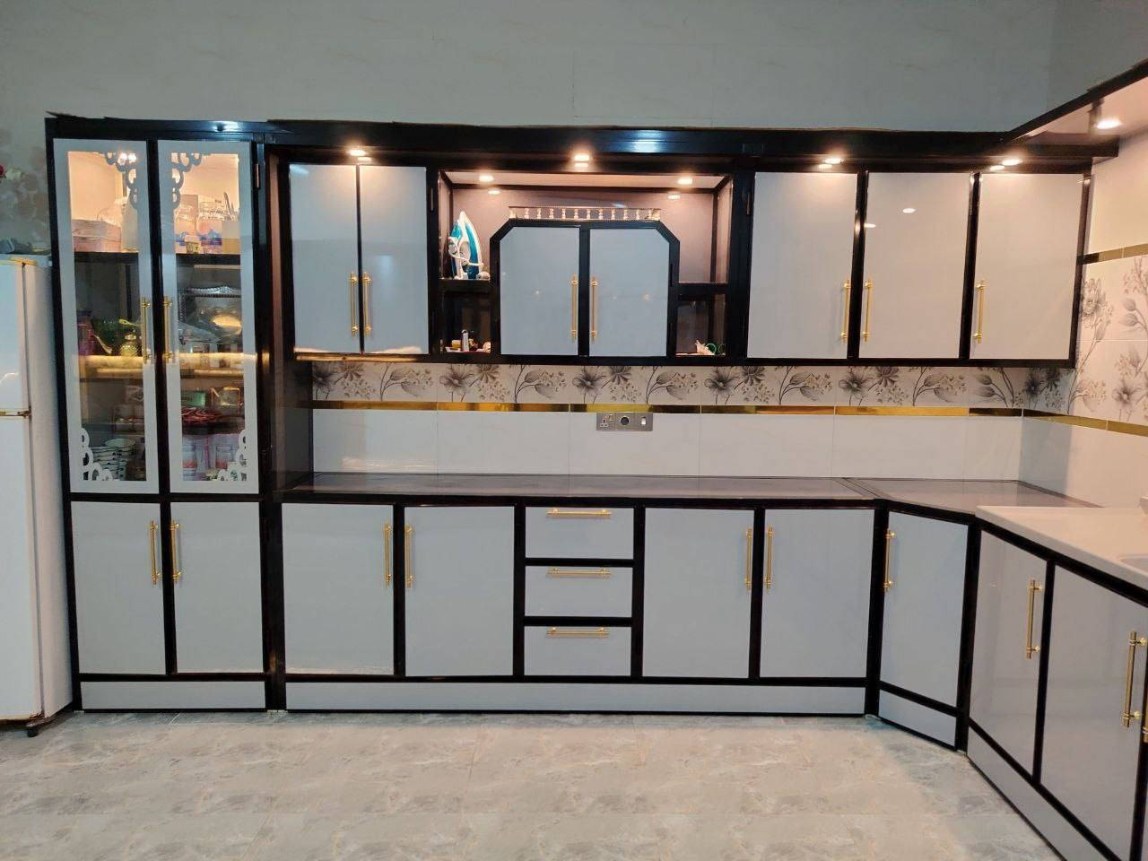 "🌟#معمل_الإبداع_للمطابخ_الحديثة_والعصرية 🌟

[تم تسليم الطلبية شايفين كل الخير 🌙🤍] 

_رمضان كريم!🌙 🎉 نقدم لكم عروض وخصومات مميزة على جميع تصاميم المطابخ العصرية. اجعل مطبخك جزءًا من شهر الخير معنا!

🕋 خصومات تصل إلى %30 على جميع الطلبات 🕋
📍 العنوان: تكريت - القادسية
📞 تواصل معنا الآن:
*********** 
*********** 
رمضان مبارك 🌙"
