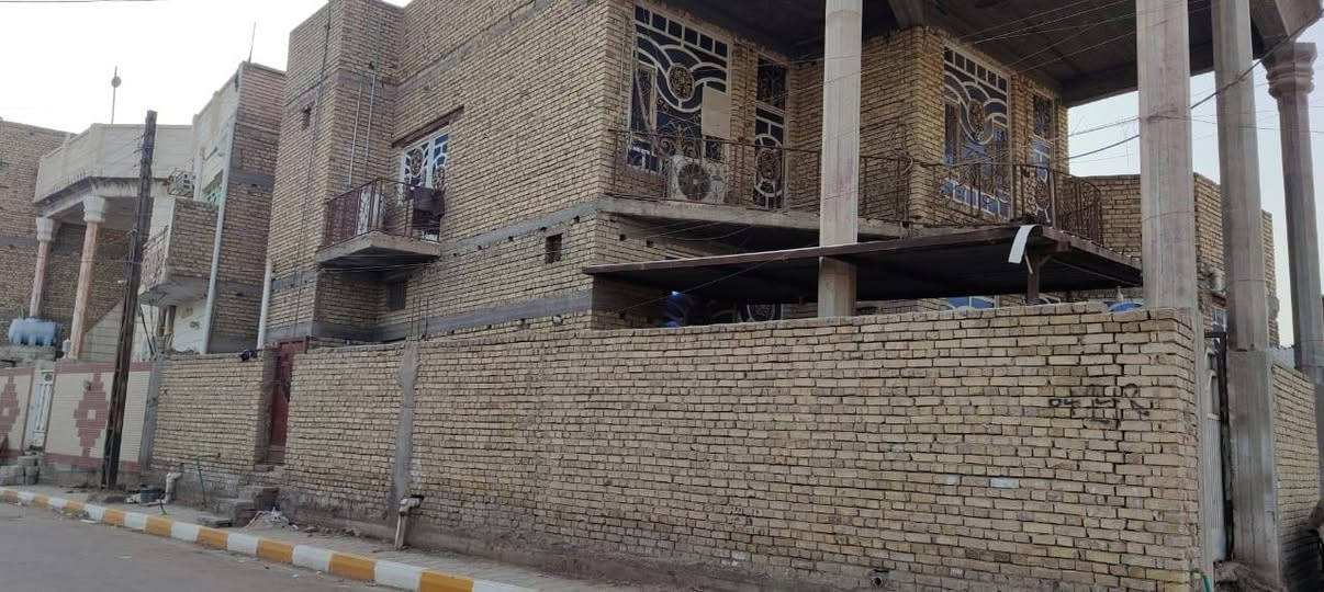 _________________________
السلام عليكم  
بيت طابو صرف للبيع ركن طابقين المساحه 250م 
الدور الأول متكون من غرفتين وصالتين واستقبال ومطبخ كبير ومجمع صحي متكامل داخل وخارج مع گراج وترك بكُل الجوانب 
الدور الثاني متكون من اربع غرف وصاله كبيرة جداً وحمام مشترك وسطحين 
الموقع // گرمة بني سعيد _ شارع ابو اثير المضمد قرب السوق
للأستفسار // ***********
