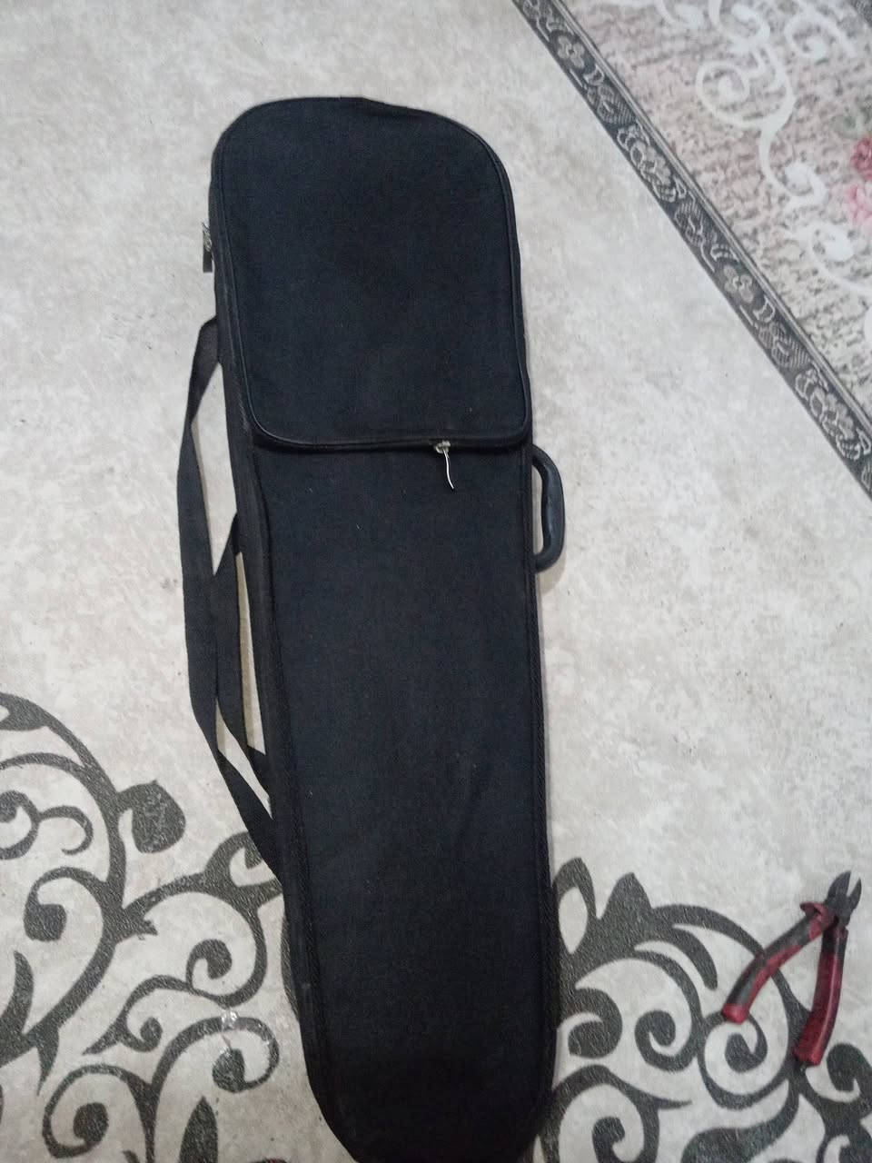 سلام عليكم شباب عندي كيتار نضيفه حيل فقط نقصه وتر واحد وسعره كلش مناسب ب((( 40)))) الف وبيه مجال للشراي مكاني ديالئ قرب صيطره الغالبيه قريه قريه دوخله رقمي للتواصل ***********
