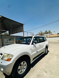 باجيرو حبتور 2006 ابيض سياره فول فتحه شاشه كامره  طخم تاير جديد صدر جد...
