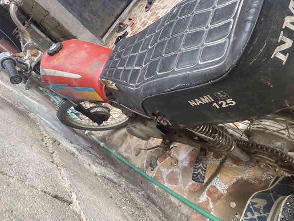 السلام عليكم دراجه ايراني للبيع ادوات مابيها شي سعر 100 قفل كلش من الاخير جوه ال 100 لاتجي مكاني بصره جزيره ***********
