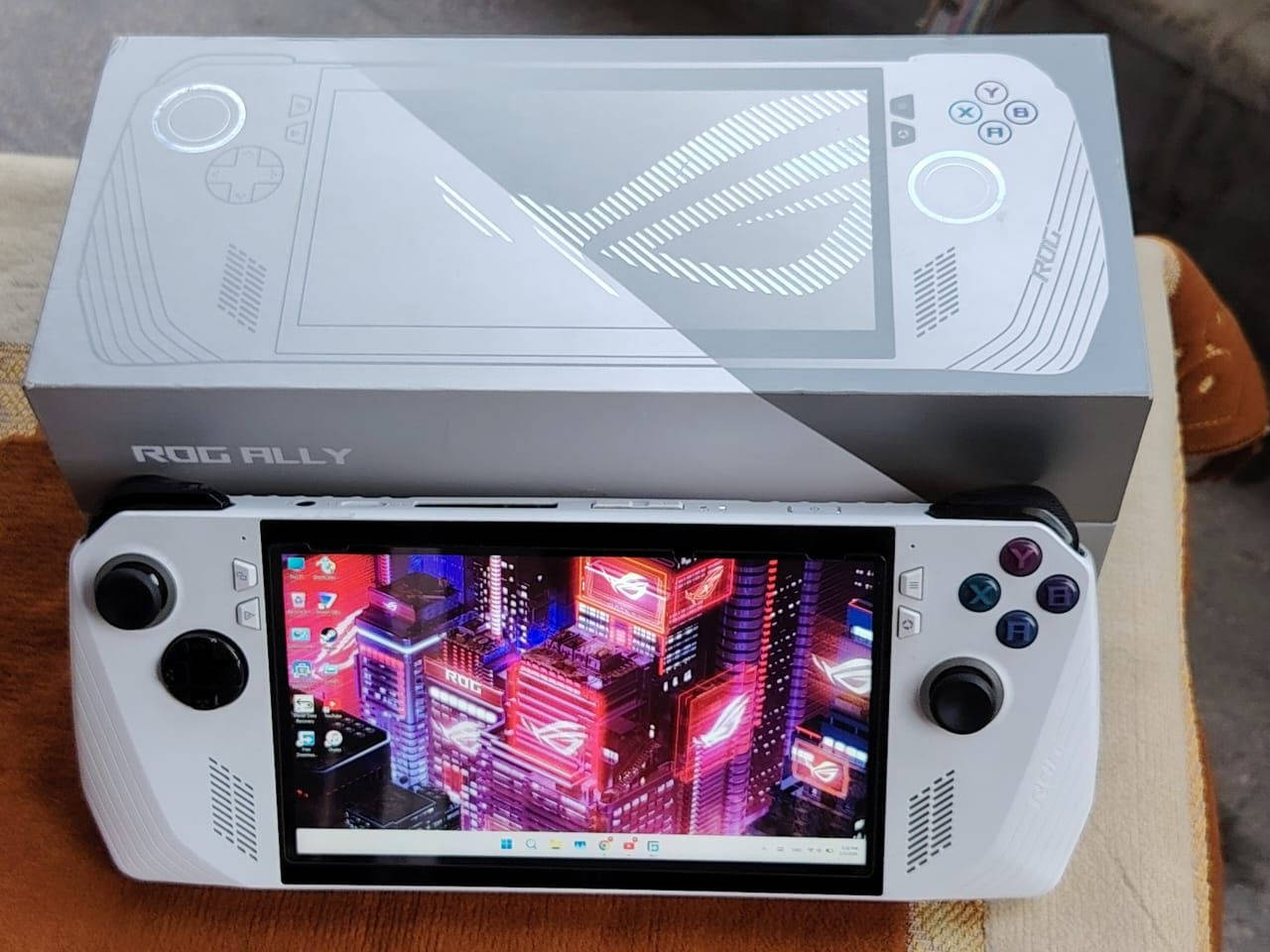 للبيع 
ننتندو سويتش 
شغال ميه بلميه 
مع كرت 128 
نازل عليه بكج العاب اون لاين 
مع شنتا تبعو 
شغال ميه بلميه 
سعرو ...؟ 
----------------
للبيع 
اسمو asus rog ally z1
مواصفاتو 
Cpu : amd z1 3.20ghz
Ram : 16 g ddr 5   6400
500 g m.2
Gpu amd rdna 3 8g
1080p   120hz
معو كرتونتو وشاحنو لاصلي 
مافيو ولا خدش 
شغال ميه بلميه 
سعرو...؟
للاستفسار التواصل على الخاص أو عن طريق الواتي أب 💥👇
https://wa.me/message/WLLAVV7QUJTNO1


**إذا كنت صاحب هذا الإعلان وتريد حذفه لأي سبب، رجاءا أرسل رسالة إلى الدعم الفني**