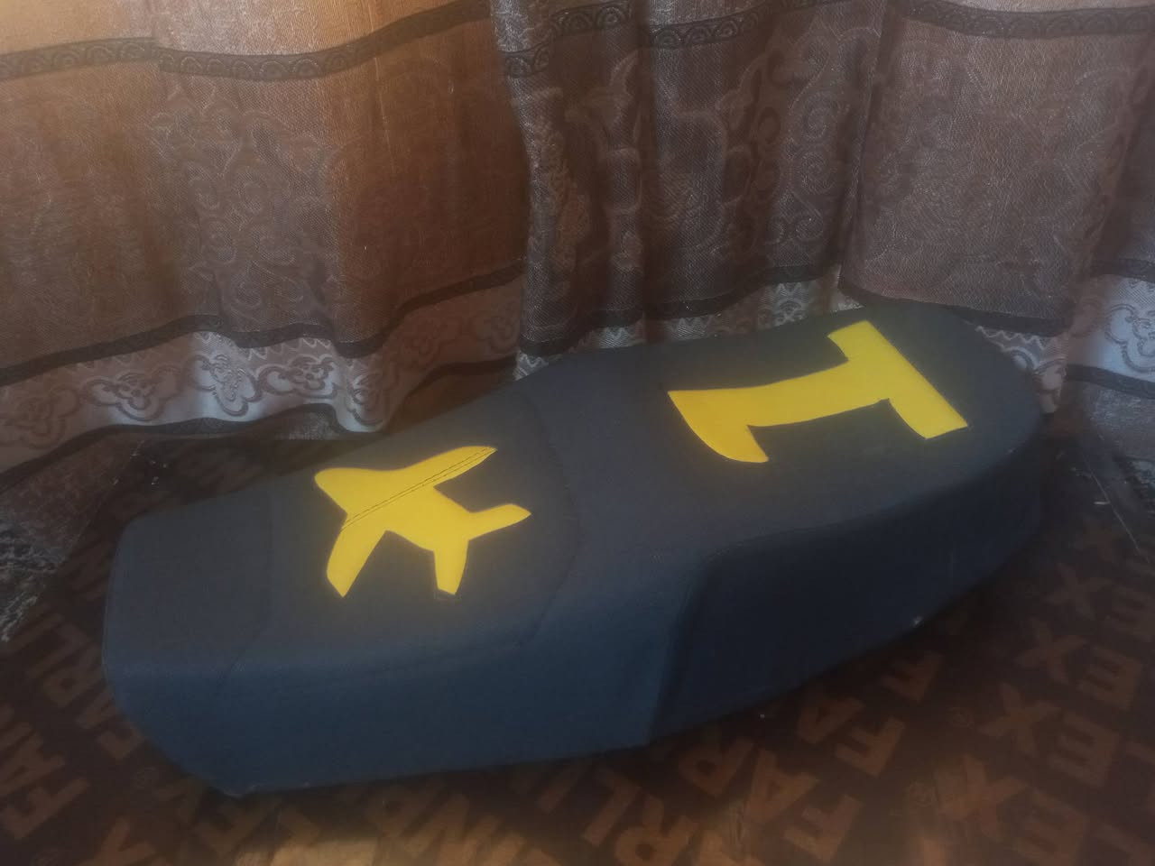 كشن تفصال جديد مستخدم سبوع اصلي وزن ثقيل لون اصفر للستفسار ***********
