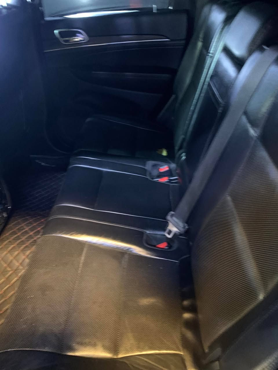 سلام عليكم
للبيع جيب كراند شيروكي 2018 لمتد  فول مواصفات ⭕️كلين. تايتل .رقم سليمانية 
حجم المحرك : 6سلندر 3600 

المواصفات 👇🏼

* شاشة كبيرة
* كاميرا خلفية 
* حساسات خلفية 
تشغيل عن البعد *
* داخل جلد اسود
* كشنات كهرب 
* خزن كشنات 
* كشنات تدفئة امامي وخلفي 
* كشنات امامي تبريد و تتفئه
* ستيرن تدفئة  
* صندوق كهربائي 
* ليدات امامية 
* كشافات امامية 
* سستم صوت ٩ سماعة 
* بانوراما
* اشارات مرايا 
*كير سبورت 
* تحكمات ستيرن 
* تدفئة مرايا جانبية
* ويل حجم20
*دفع رباعي 4*4*

السيارة فول فول ونظيفة كلش وماناقصها شي
السعر295 ورقة $
الاستفسار :
***********
بيه بارد وطخه
عنوان بصرة 
خاليه من أي عيوب مكينه نضيفه كير نضيف حداديه جديده اصلي موبر طخم تاير جديد
