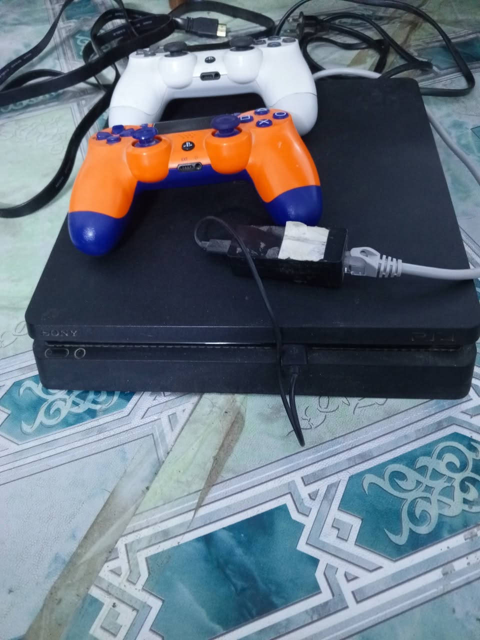 سلام عليكم بلي 4مهكر بي العاب وجستكات عدد 2شرط الشغل السعر 225 /وبي مجال قليل اتصل وبخدمتك ناصريه مركز ***********
