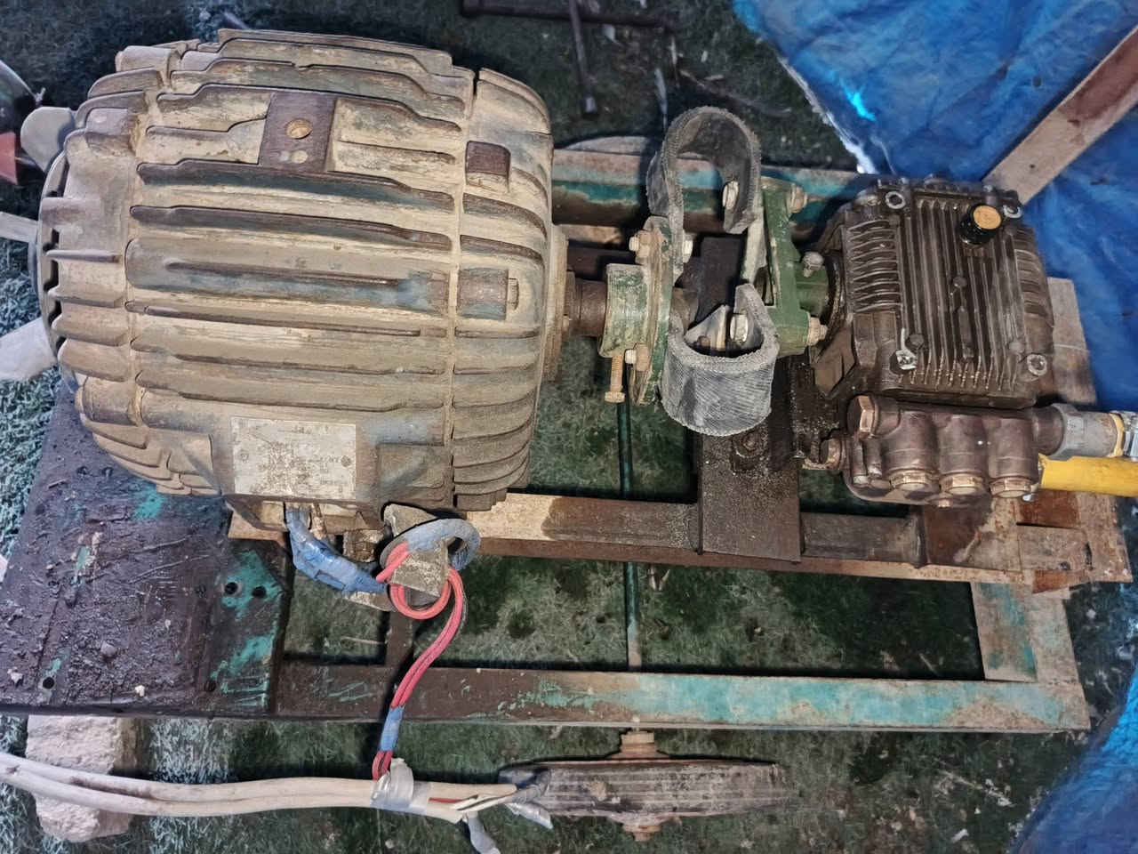 مضخه ايطالي شغاله بس ميه بيةضعف لان جانت متروكه +صونده مسلح طبقتين طول ١٥متر. بابل


**إذا كنت صاحب هذا الإعلان وتريد حذفه لأي سبب، رجاءا أرسل رسالة إلى الدعم الفني**