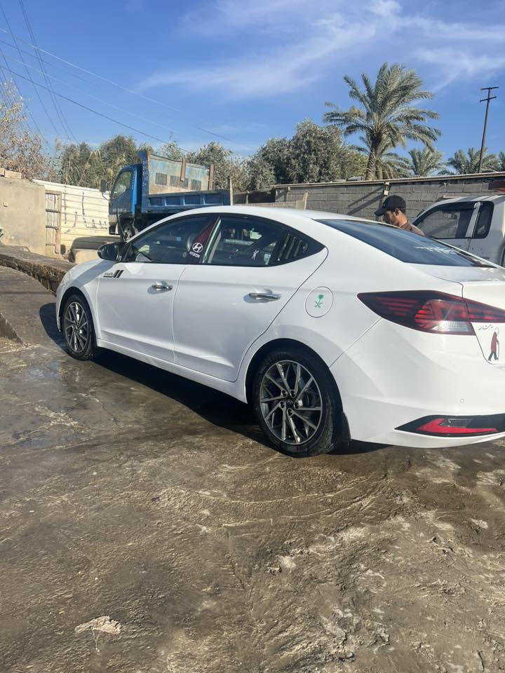 النترا 2019 خليجي  رقم بغداد تحويل ثاني يوم
فول مواصفات

فتحه سقف 
اشاير مري
مري شفط
حساس امامي خلفي
تبريد قطعتين
سياره كفاله  عامه. عده بارد قليل  بل صور 
كفاله من صبغ وتبديل كير محرك تبريد على وضع الشركه سبير منازل سياره جديده واستخدام نضيف جاهزه من كلشي السعر 166 وبيهه مجال للاستفسار ***********/.   ***********
