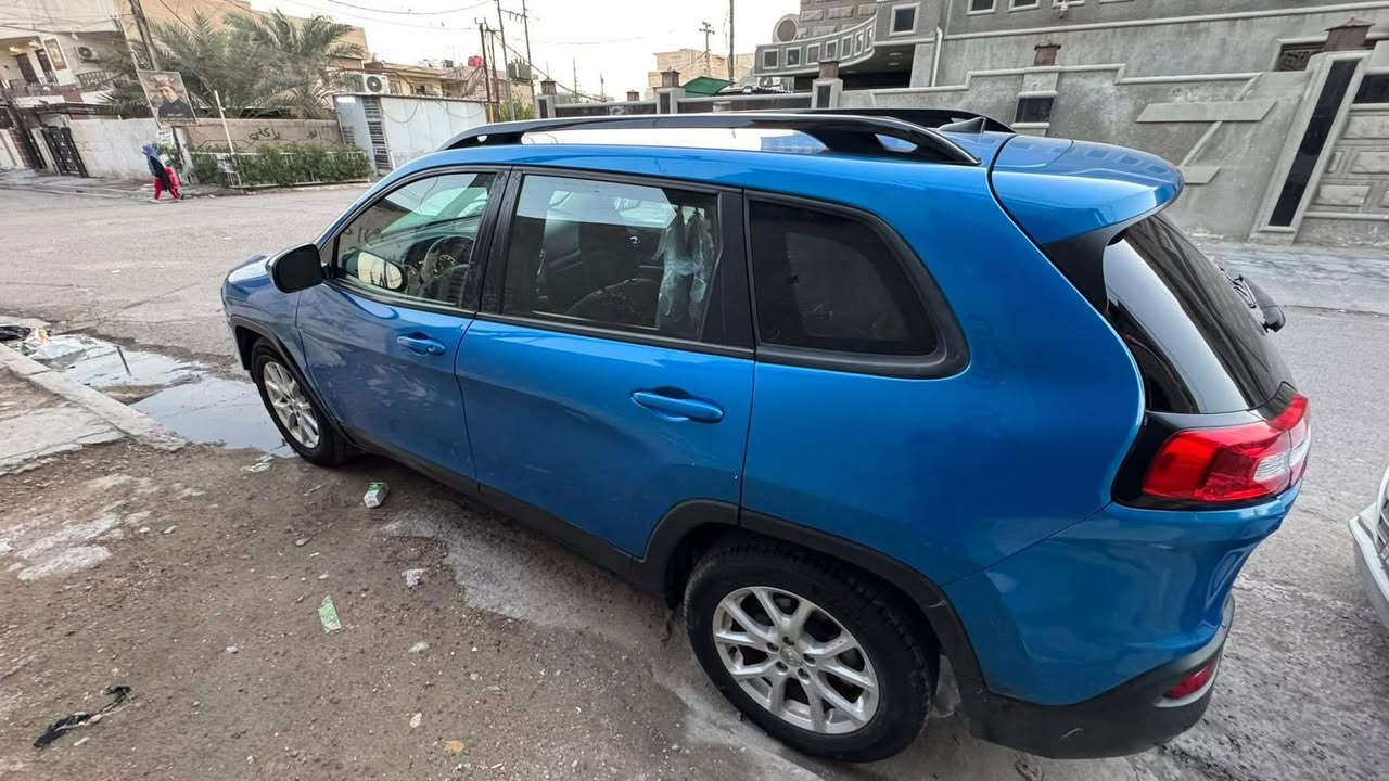 جيب شيروكي بزون ٢٠١٨ محرك ٢٤٠٠
رقم اربيل باسمي
محرك جديد
صدر جديد بالكامل امامي خلفي
تايرات تخم جديد
نقص ميزانيه بعد تبديل الصدر تحتاج + يده مال ماسحات 
‏عنواني بغداد شهداء البياع 
‏الرقم ***********￼￼
