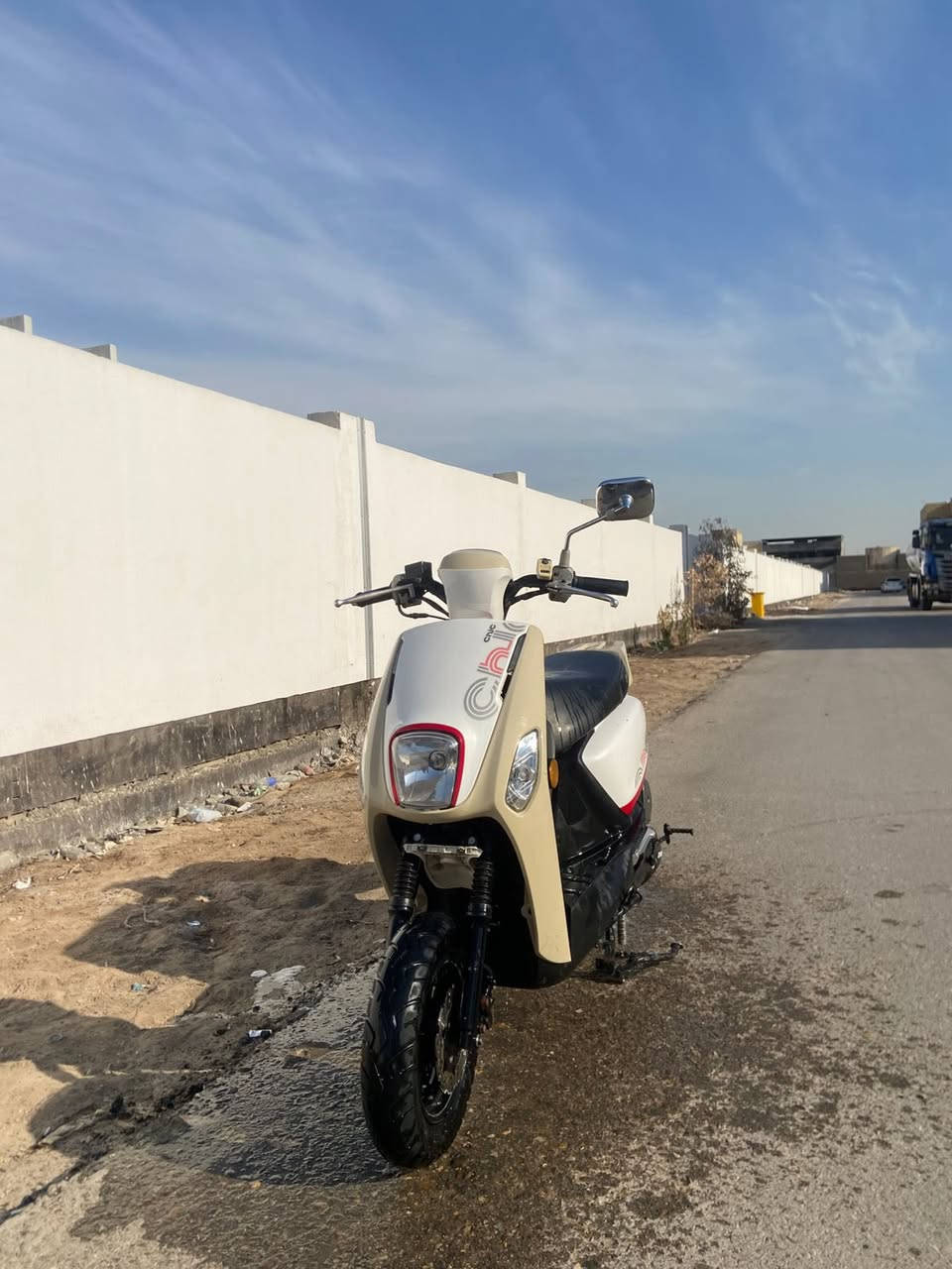 السلام عليكم شلونهم الغوالي دراجه ماكس البيع كامله مكمله كلشي شغال بيه دراجه جديده ما صالله هواي من طلعته من الوكيل شراي يتصل *********** العنوان البصره حي بغداد قرب سجن حمدان
