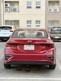 سيراتو 2021 دولية للبيع بدون مواصفات السيارة بيها بس شاشة وكامرة وحساس...