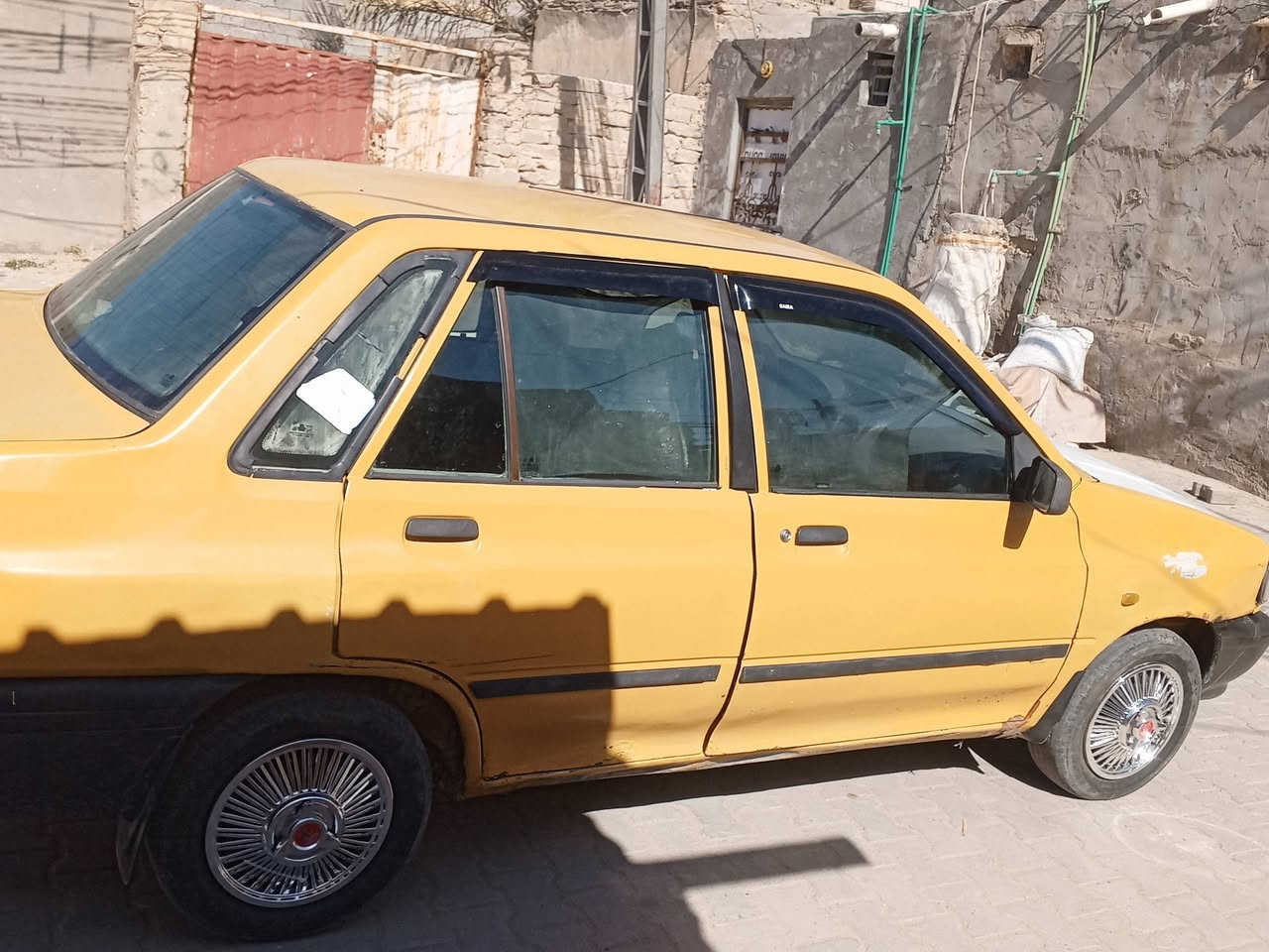 للبيع 2014  سنويا جديده محرك وكير شرط تخم تاير جديد كهربائيات كله شغاله حداديه جديده كلش سياره حلوه وجاهزه ما تذب عليها ربع مصفره هيئه وغرامات مداور ثاني 
مكان السياره النجف الاشرف 
***********
مكلف بل نشر اتصل
