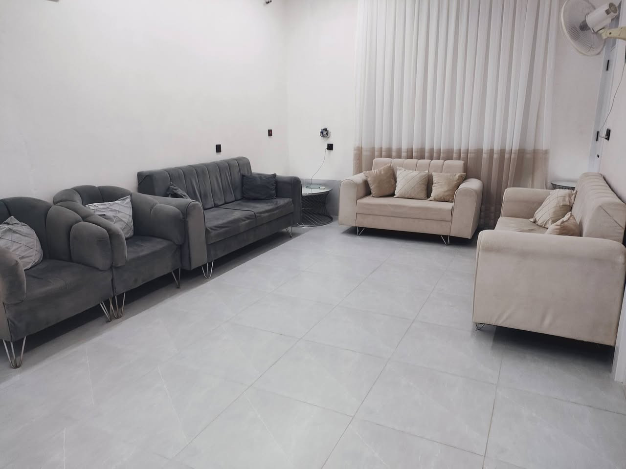 ***********
تخم قنفات 10 نفارات ميز وطبلاات حيل نضيف سعر 250 مكان رابين
