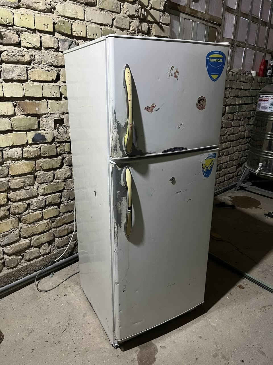 سلام عليكم ثلاجة اصلي ماركة معروفه حجم وسط كدامك شرط إذا مو تجمد وثلج ترجع وكشرها نضافه كدامكم  مكاني حي الرساله 
***********
