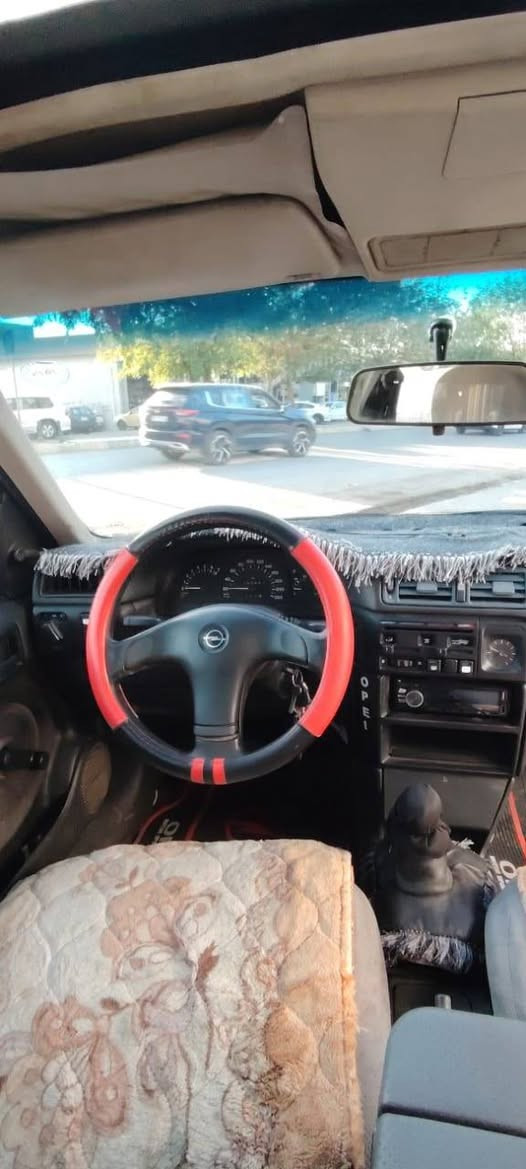 ئۆپل1991
پاوەر
سڵاید
چوار تایەی لۆک 
تاخم پیش تازە
بتاقەی بەنزین هەیە
سەنەوی تازەیە تا 2029
مەکینە 20 بەشەرتی ئەنفلۆ
سەیارەکە لە کرکوکە
قووفل قووفڵ قوفڵ 36 
*********** كركوك, العراق
