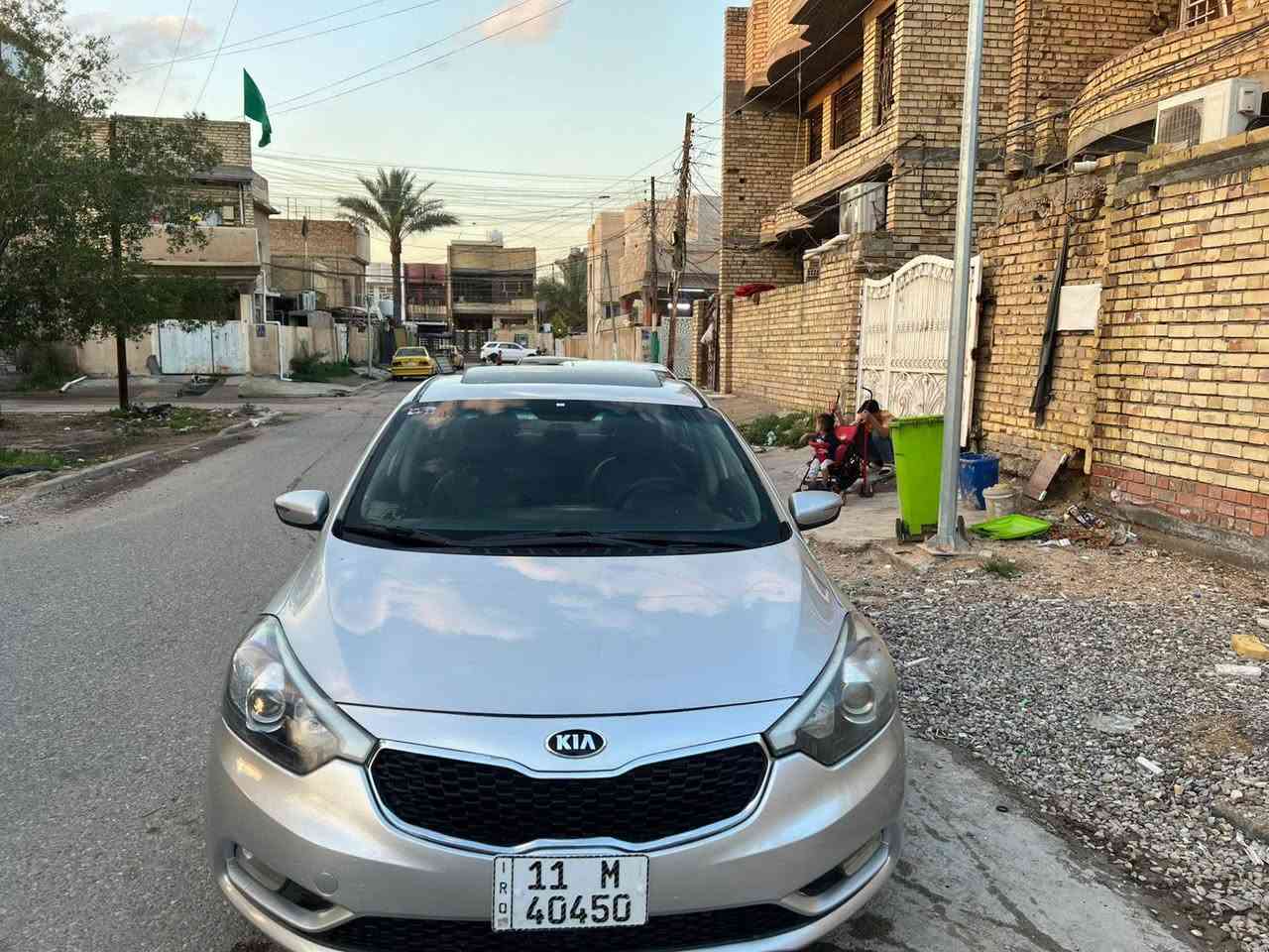 السلام عليكم سيراتو موديل ٢٠١٣ رقم بغداد بأسمي تحويل مباشر بيها مكانات صبغ ابيع حزام سيارة فول مواصفات بصمة كشنات جلد تدفئة بالكشن مري شفط ثلاجة فتحة هيتر استيرن السعر ٩٣ وبيها نواقص بسيطة اوكعهن من سعرها مكان السيارة بغداد الحسينيه اتصال على الرقم ***********
