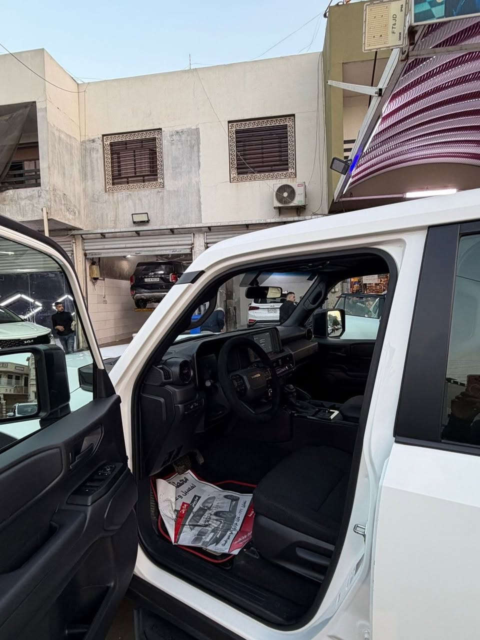 السلام عليكم للبيع فقط
برادو ساز ٢٠٢٤ 
خليجي مكفوله 
مواصفات عاديه فارغه 
رقم بغداد مميز بسمي 
مغلقه بي بي اف طافي 
ماشيه ٢٧ الف كيلو 
السياره مصروف عليها وجديده بمعنى كلمة 
السعر ٤٦٠٠٠$ 
العنوان . بغداد . زيونة 
***********
