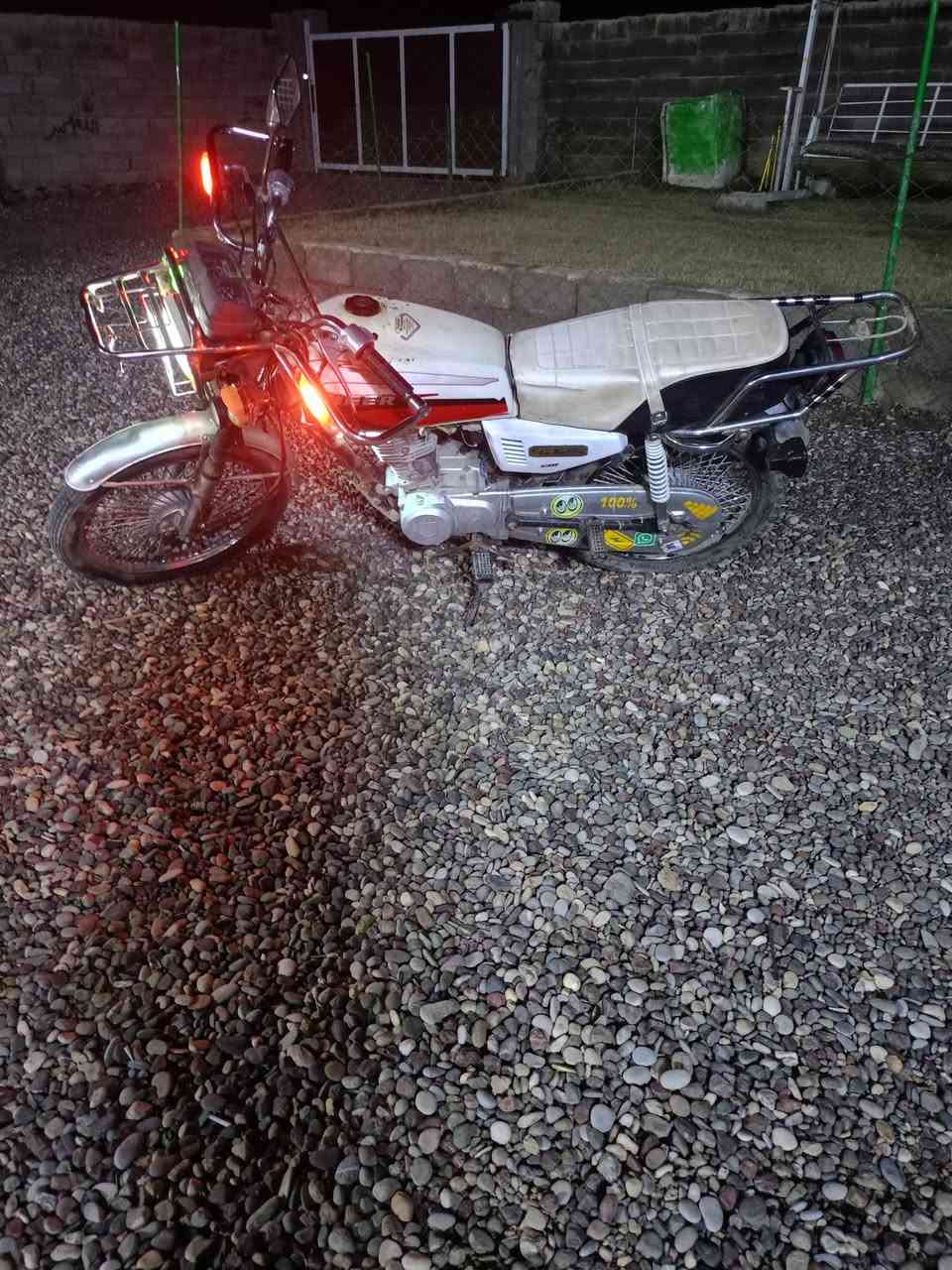 السلام عليكم  ماطور البيع تايكر موديل 20مكينه شرط نطيك تاكل الكاع مكينه مبدل بستم  مكينه خرسه شرط دبالت فول واير منيه كاله شغاله كزوز علي  مالتو الصلي ابو طرب تايرات جدد كابريت جديده  السعر 370وبي مجال شويه تعال خاص وتدال  او عل رقم ***********
