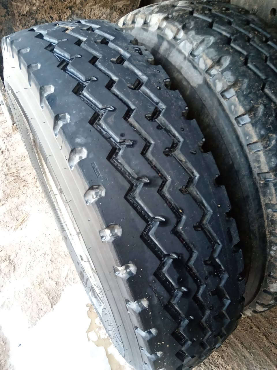 تايرات كاملات ٢٢.٥/ R13/
مراوس ب تايرات(٢٤ ) قطع وبرماخ
مكاني الصويرة قرب سيطرة اللج
الهاتف ***********
