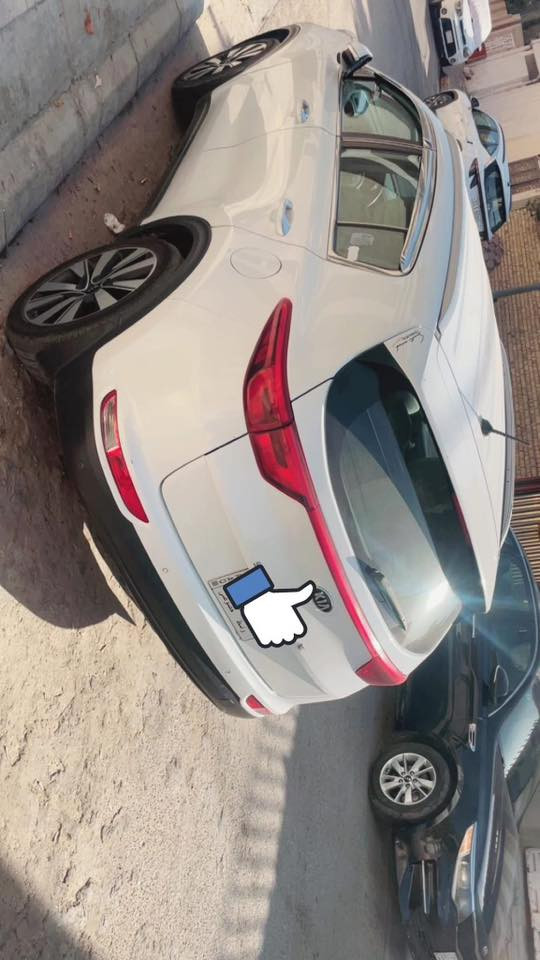 السلام عليكم
سبورتج 2018 خليجي
ماشية 115 الف
بيها صبغ باللباب الخلف السائق اثر طخة بسيطة
179 $

***********
