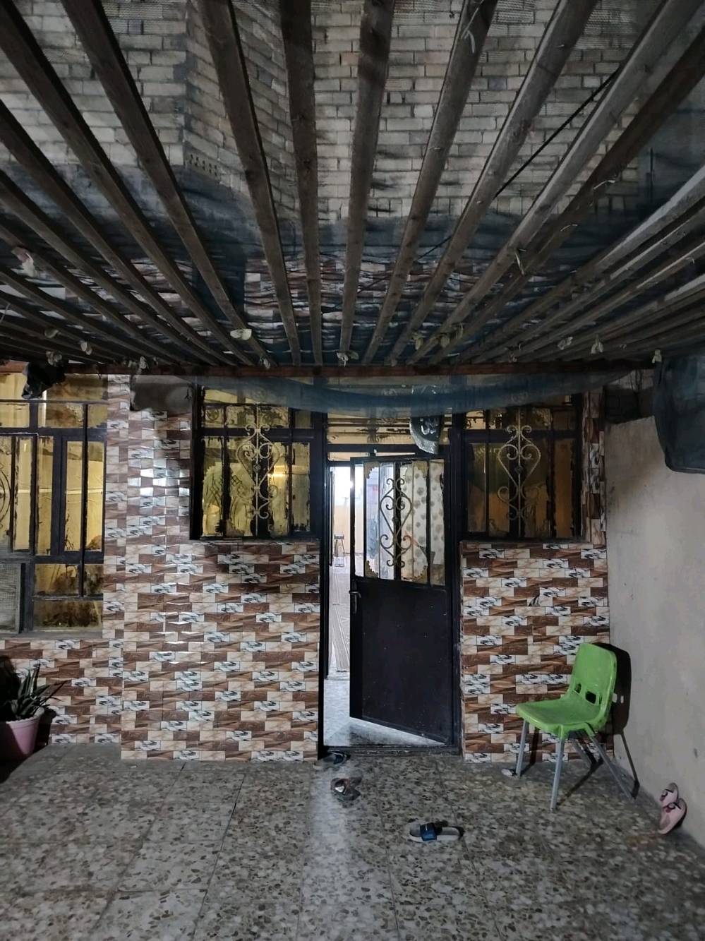 بيت للبيع  طابو ملك صرف المساحة  150 متر مربع في مدينة الصدر /الاورفلي قرب جامع المصطفى /الاستدارة الأخيرة  الفرع قبل الأخير باتجاه المنتزه 
البيت مكون من طابق واحد يحتوي على أستقبال و غرفتين نوم  وصحيات  وكراج واسع
للاستفسار الاتصال او  المراسلة عن طريق الواتس اب
ما هي مساحة المنزل بالمتر المربع؟: 
 150
ما هو سعر المنزل المطلوب؟: 
بالاتفاق 
في أي مدينة أو منطقة يقع المنزل؟: 
مدينة الصدر/ الاورفلي/ قرب جامع المصطفى 
هل لديك تفضيلات معينة بخصوص المشتري؟: 
البيت طابو ملك صرف طابق واحد يحتوي على كراج 
واستقبال وغرفتين نوم