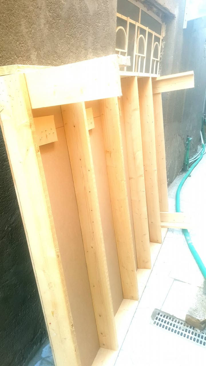 السلام عليكم مبرده للبيع استعمال قليل سعر ٢٥٠ وسرير خشب ابو النفرين جديده سعر ٤٠  للاستفسار ***********
