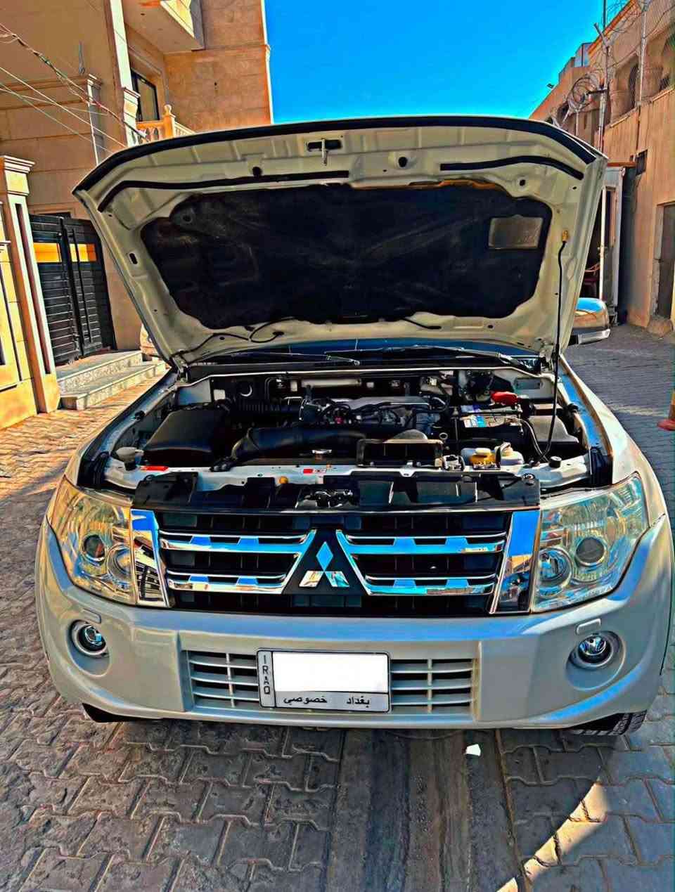 للبيع  سياره باجيرو خليجي حبتور مديل 2014 فول مواصفات لون ابيض صدفي حجم المحرك 3500 رقم  بغداد دولي  بدون حادث  سيارة  مكفوله كفاله عامه سياره كلين عله واضع الشركه  بيهه جاملغ امامي ايمن صبغ فقط معروفه خليجي السياره جديده مال جناي فورويل نضام دفلوك كشنات كهربائي اشارة بل مري شفط تحكم ستيرن  فتحه تبريد ثلاث قطع حساسات خلفيه زاد ثلاجه تخم تاير كير مكينه حداديه خير من الله سياره جديده لوك مال جناي  مكاني بغداد السعر 175$ وبيهه مجال والاستفسار الاتصال *********** بغداد, العراق
