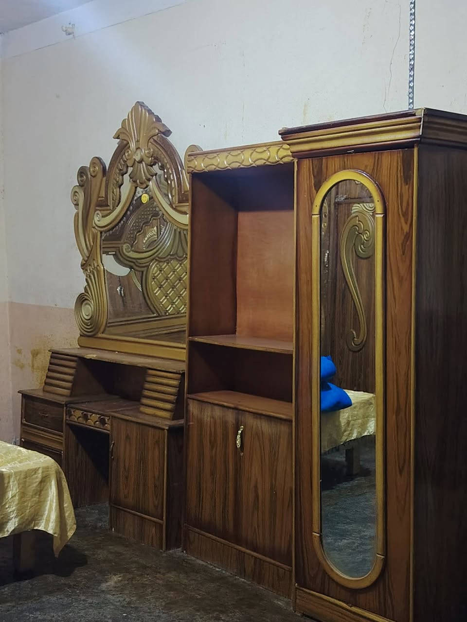 من رخصت المسؤل يوجد قرفه توج صاج داخل وخارج السعر ٦٥٠ وبيها مجال العنوان الرمانه الاستفسار على التلفون ***********
