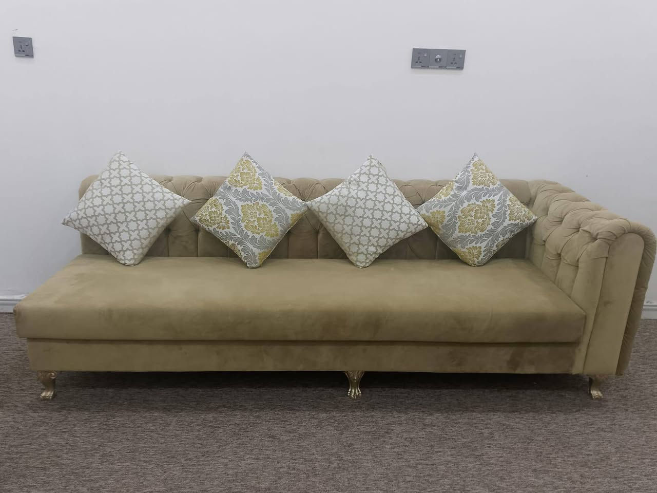 طخم قنفات كويتي  جديد مستخدم قليل السعر 400
9متر
ثنين كبار
عنوان البصره 
16مقعد
رقم***********واتس موجود🧡🙆.
