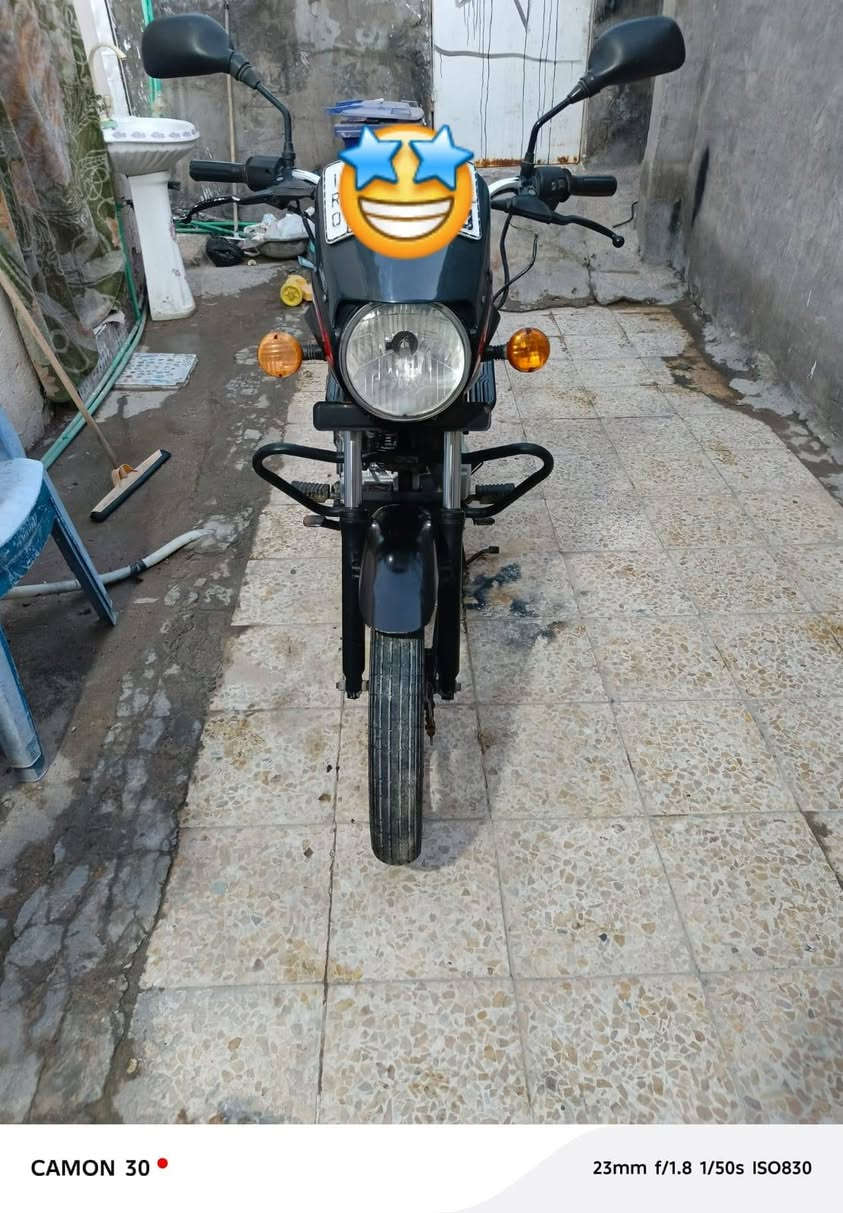 دراجة نضيفه مفتوحه مره وحده وكله غراض شركه موجود فيديو مال الشغل مالتهه درجة اولى 
وبيهه درع مال تي في اس وكابريته قبل شهر بدلتهه مال شركه 
مليونين وبيهه مجال البصرة, العراق


**إذا كنت صاحب هذا الإعلان وتريد حذفه لأي سبب، رجاءا أرسل رسالة إلى الدعم الفني**