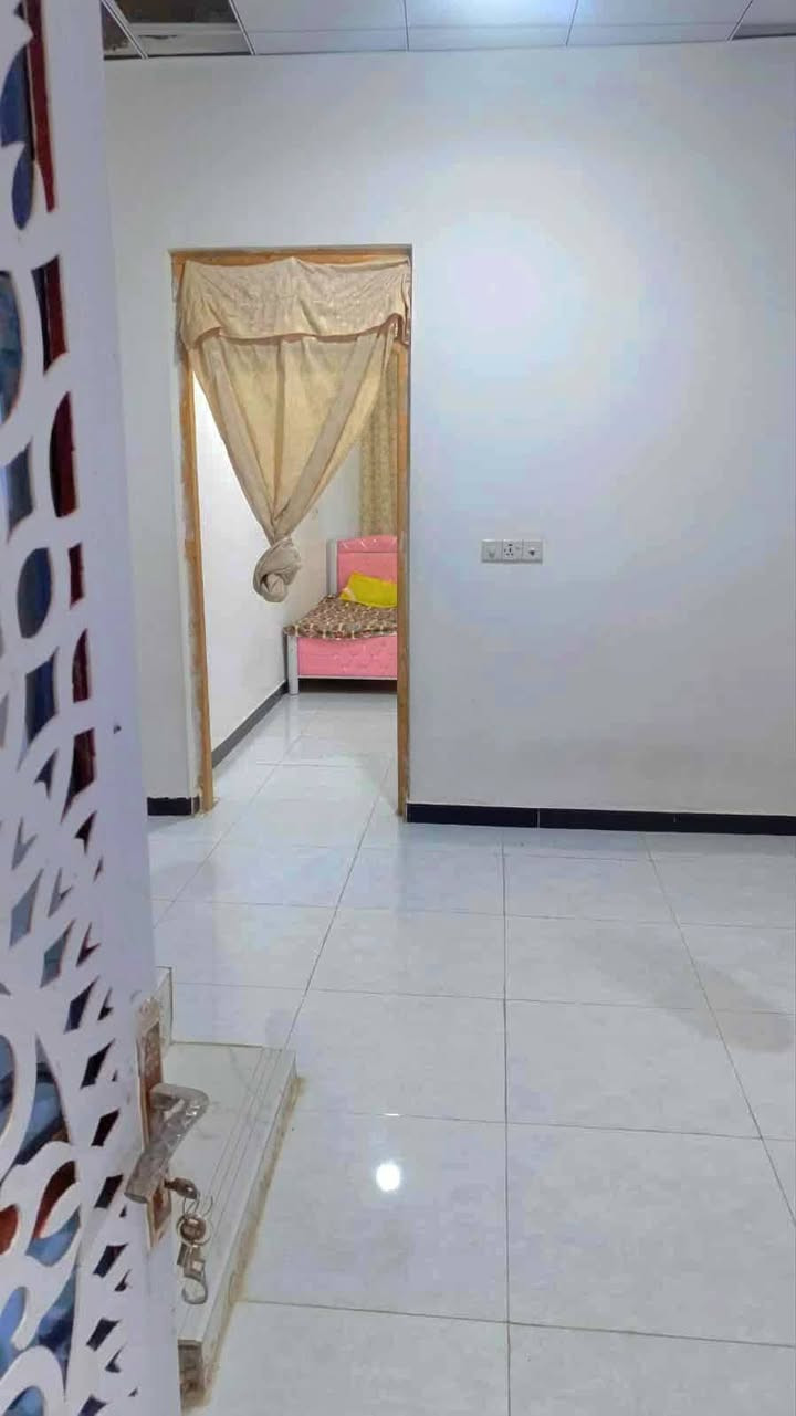 اللهم صلي على محمد وآل محمد
📌بيت مساحه ١٣٠ متر زراعي 

📌طابوق كونكريت 

📌غرفتين وصاله ومطبخ 

📌البيت صاير بفرع يعني الفرع يمه وينسد عرض الفرع ٣ متر  البيت وجهه للشارع العام 

📍العنوان 

شريف الرضي _حي الجوادين _ مقابيل كوت محينه 

💵٤٠ وبيه مجال💵

📞*********** اتصال واتساب
