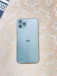 ايفون ١١برو • بطارية ٧٠ • كسر بالضهر