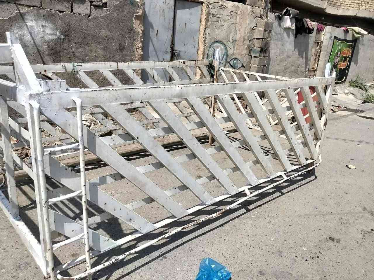 السلام عليكم محجر البيع مال فحل نضيف السعر 200بيه مجال للطيبين العنوان بغداد العماري رقم الهاتف ***********
