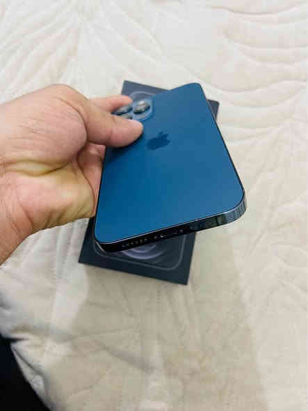 سعره 500 وبي مجال ايفون 12 برو ماكس ذاكره 256 بطارية 82 نضافة 100/99 جهاز مبي اي عطل ولا مبدل اي شي بي فقط الجهاز امريكي وكارتونه ويا ومطابق وكله شغال وين ما يعجبك تفحص افحص الشراي يتصل *********** عمارة
