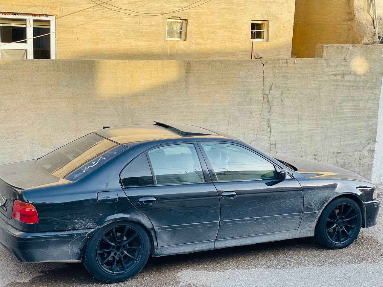 BMW Saqar
مەکینە 528
مۆدیل 2002 فولە بەس گێڕ عادی 
گێڕو مەکینەو کارەبای و ئەکسل بەشەرت هەڵمی دەمی نیە
ماشااللە زۆر زۆر پاک و جایزە
دەعمو لێدرانی نیە
ڕۆنی تازە گۆڕاوە
تەبرید ساردو گەرم
 ناو فۆڕمیگا 
کوشن هیتەر . کارەبای 
مەنەفێست 
موسو براوە بەشەرت
دەبڵ دیجیتاڵ
تەعدیل سورعە
سڵایت .
ABS 
دەبڵ ئێرباک
پێشو دوا سپۆرت
لایت ئەڵقە
ئاوێنە کارەبای
چوارجام کارەبا
ناوی لەدەر جوانترە
ماشااللە زۆر زۆر بە قوەتە
$46گەلاو مەعامەلە
شوێن دەربەندیخان
*********** دار بنديهكان, السليمانية
