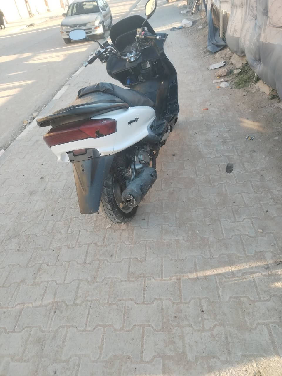 سلام عليكم دراجه للبيع ما جسته نضيفه ما عايزه برغي سعرهه 350  نضيفه دراجه  ***********
