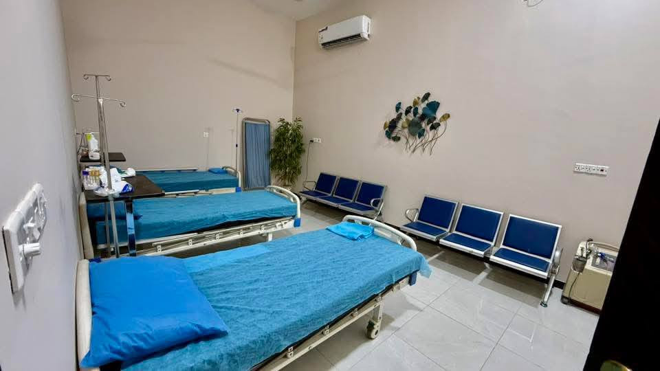 🔹 إعلان افتتاح تجريبي 🔹
يعلن الدكتور ربيع زكي اختصاص طب الطوارئ والحوادث عن الافتتاح التجريبي للعيادة النموذجية ومجمع الطوارئ المتكامل، والذي أُسس ليكون نقلة نوعية في مستوى خدمات طب الطوارئ والرعاية السريعة المقدمة للمرضى.
بعون الله، ستكون هذه الخطوة إضافة مميزة من حيث: ✨ النظافة العالية والتنظيم ✨ احترافية الكوادر الطبية والصحية ✨ حداثة الأجهزة المستخدمة ✨ العناية المتكاملة للكبار والأطفال
🔹 يضم المجمع: ▫️ ردهات خاصة للرجال والنساء ▫️ كادر نسائي متكامل ▫️ زرق علاج وخياطة جروح ▫️ تجبير مختلف الكسور ▫️ مختبر خافر ▫️ صيدلية خافرة (24 ساعة) ▫️ تداخل مباشر من الطبيب الاختصاص
📍 العنوان: الحلة – بداية شارع الحسينية (من جهة شارع 60)
⏰ أوقات العمل حالياً: من الساعة 3 ظهراً ولغاية 2 ليلاً
نسعى لتقديم رعاية طبية طارئة متكاملة بمستوى يليق بأهالي مدينتنا الكرام.
الأعلامي محمد المرجاني


**إذا كنت صاحب هذا الإعلان وتريد حذفه لأي سبب، رجاءا أرسل رسالة إلى الدعم الفني**