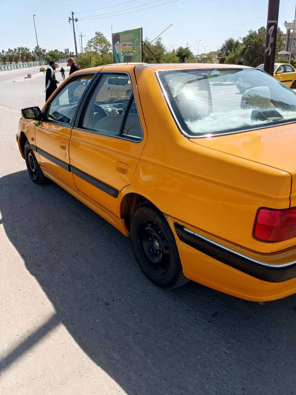 سلام عليكم سياره بيجو بارص للبيع موديل 2021 سياره بيه شويه صبغ بجاملق سعر 68بيه مجال قليل ***********
