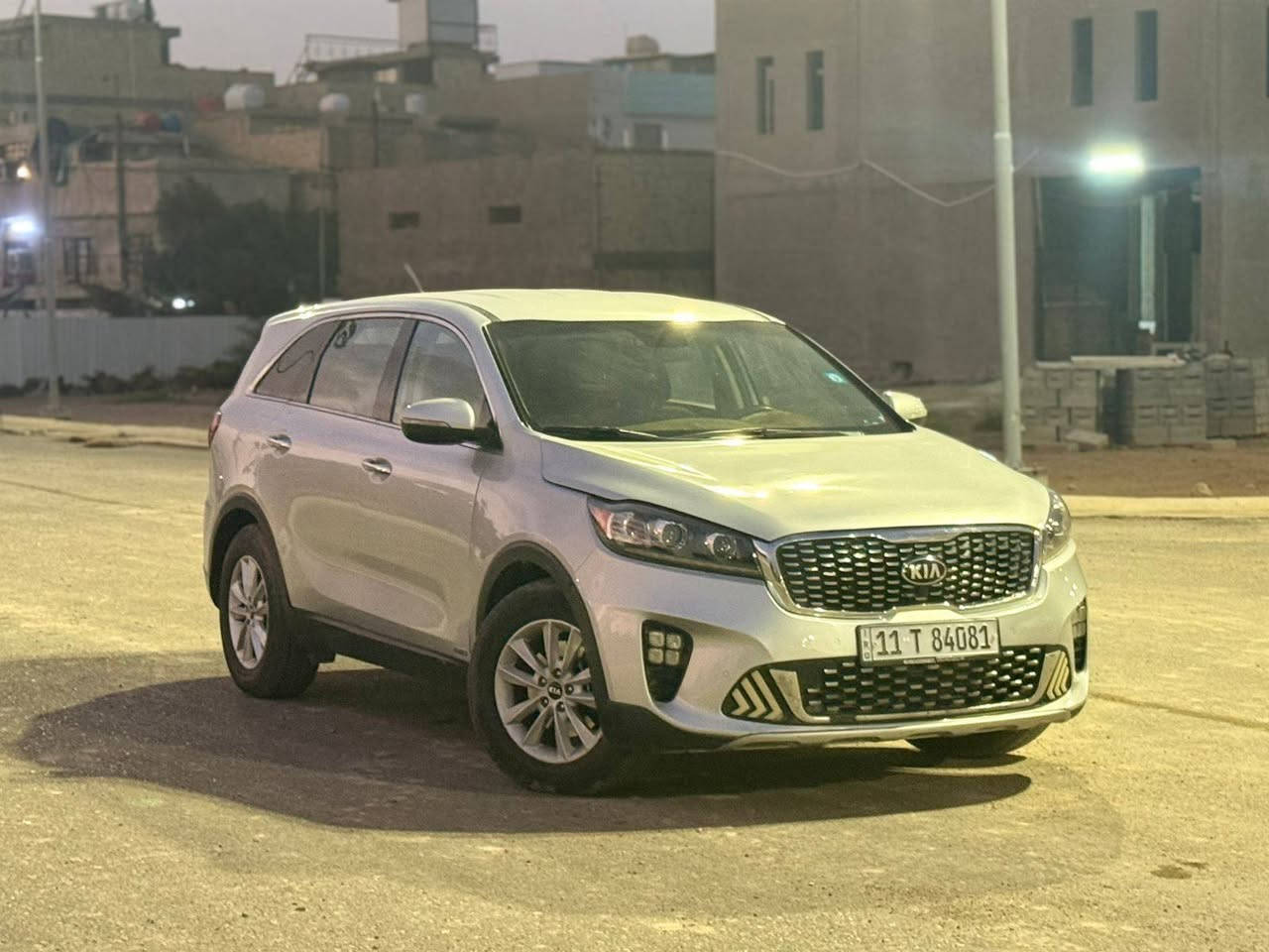 سلام عليكم 
سورنتو موديل 2019
رقم بغداد تحويل مباشر 
حادثه مال امريكا بس بنيد 
وبل عراق بيه جاملغ وبنيد وجاملغ خلفي صبغ
مواصفات 
محرك سته 6 سلندر
سبع راكب 
شاشه 
كأمره
السعر 145 ورقه وبيه مجال بسيط 
اتصال على رقم ***********
مكان سياره بغداد بلديات حي تجار بغداد, العراق
