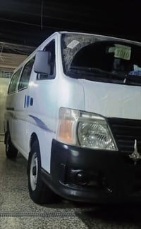 نيسان يورفان الفين وعشره مكينه مفتوحه بيه شبر بلبنيد وبارد باب لسلايت ...