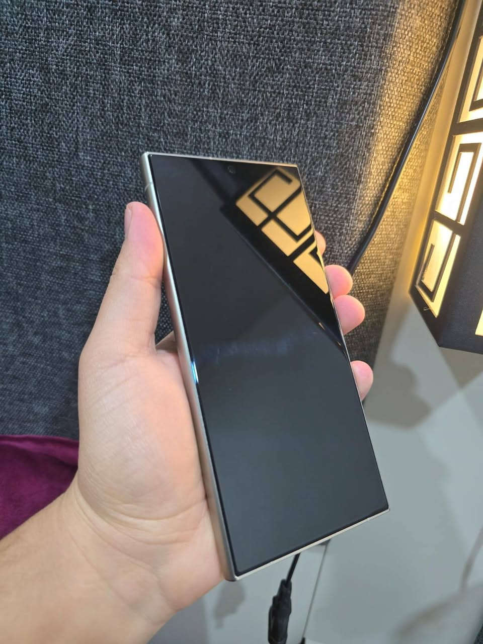 سلام عليكم ورحمه الله
اس 24 الترا ذاكره 512 لون تيتانيوم رصاصي 
ضمان عين فهد غراضه كامله نضافه 100
مابي شخط او خدش مكفول من كلشي 
ويا لزكه كفر عدسات للبيع فقط
السعر 950 الف قفل رجاء بدون عمله 
مكاني بغداد كرخ ***********
