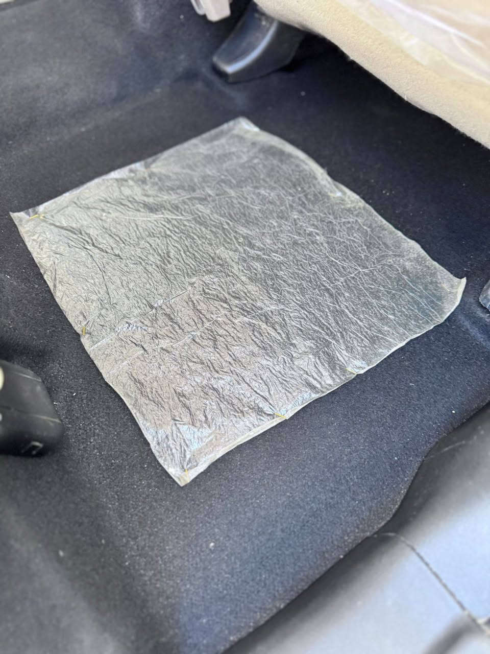 السلام عليكم البيع كيا سورنتو موديل 2014 سياره أخت زيرو ماشيه ٣٦ آلاف وين متريد افحص حقيقي وعل أيدي من 14 ولحد الآن ستلام الدوليه مكفوله من صبغ ولا شخط ولا تكحيل ولا نكراش حتى دعاميات بدون صبغ عل أيدي بعد الفابلون شركه بعده عل بنيد ول قماره حتى نايلون شركه عل كشنات وع كاعيه كبات بصمات شركه موصفات الدوليه 
بصمه 
كراسي كهربائي 
٦ سلندر ٣٥٠٠ 
7 راكب 
3 قطع تبريد 
زركات لايت 
بك لايت لد 
مري شفط وترحيب 
تبريد لمس 
ويل كروم 
تحكم ستيرن جهتين 
حساس امامي 
حساس خلفي 
كمره خلفي دواره 
كير 6 نمر 
دبل ايرباك 
نضام اليكو 
  فوول بعد بيه موصفات  
مكاني بغداد جديده رقمي *********** أبو علي
